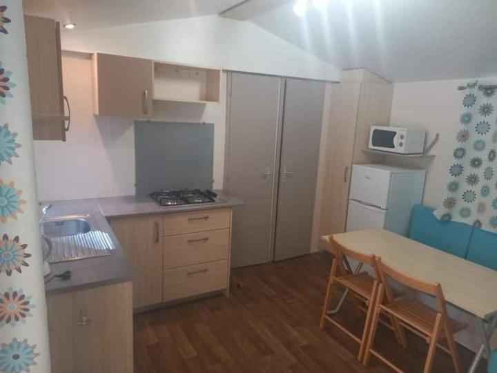 Hotel Famille Peeters Camiers Esterno foto